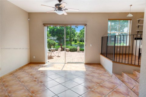 House in Pembroke Pines, Florida 4 bedrooms, 233.46 sq.m. № 1047469 - photo 9