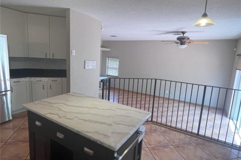 House in Pembroke Pines, Florida 4 bedrooms, 233.46 sq.m. № 1047469 - photo 7