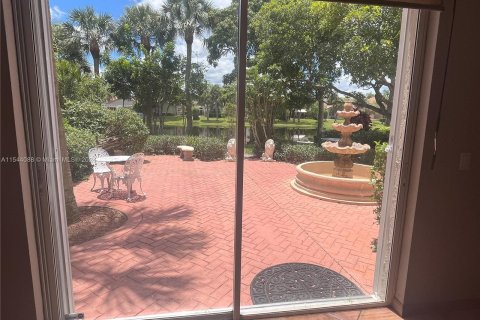 Villa ou maison à vendre à Pembroke Pines, Floride: 4 chambres, 233.46 m2 № 1047469 - photo 10