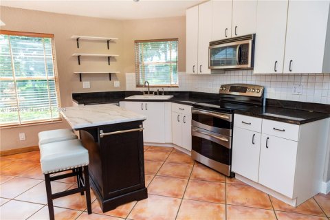 Casa en venta en Pembroke Pines, Florida, 4 dormitorios, 233.46 m2 № 1047469 - foto 5