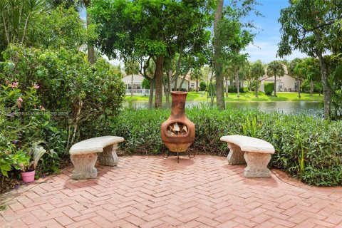 Villa ou maison à vendre à Pembroke Pines, Floride: 4 chambres, 233.46 m2 № 1047469 - photo 29