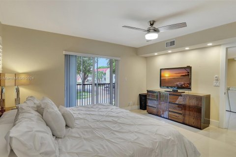 Condo in Pembroke Pines, Florida, 2 bedrooms  № 1206444 - photo 21