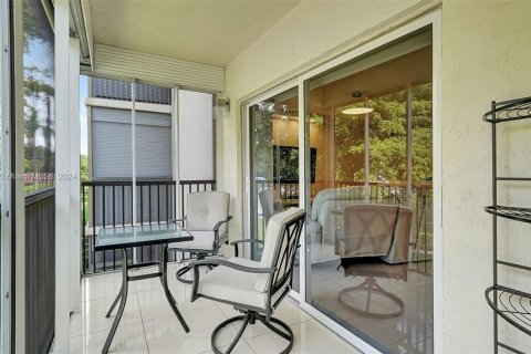 Condo in Pembroke Pines, Florida, 2 bedrooms  № 1206444 - photo 27