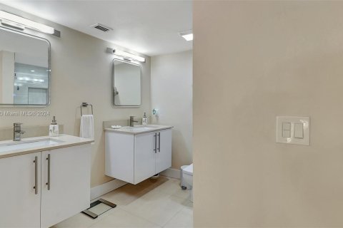 Copropriété à vendre à Pembroke Pines, Floride: 2 chambres, 144 m2 № 1206444 - photo 23