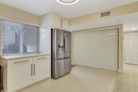 Copropriété à vendre à Pembroke Pines, Floride: 2 chambres, 144 m2 № 1206444 - photo 12