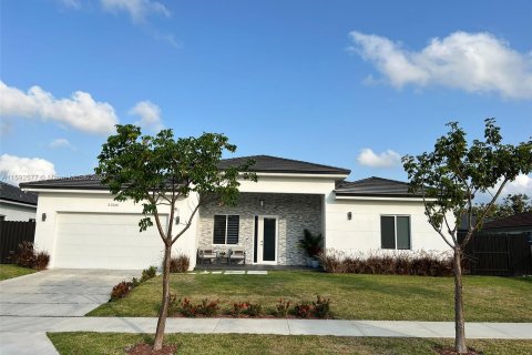 Villa ou maison à vendre à Cutler Bay, Floride: 4 chambres, 211.26 m2 № 1206488 - photo 1