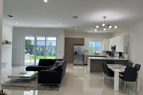 Casa en venta en Cutler Bay, Florida, 4 dormitorios, 211.26 m2 № 1206488 - foto 8