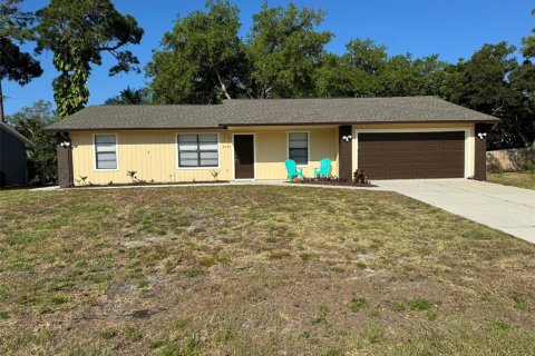 House in Edgewater, Florida 3 bedrooms, 111.48 sq.m. № 1283222 - photo 1