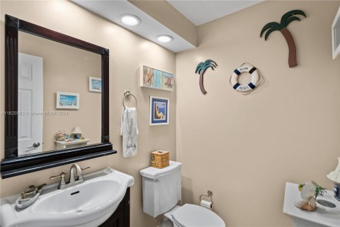 House in Miami, Florida 3 bedrooms, 189.61 sq.m. № 1241310 - photo 27