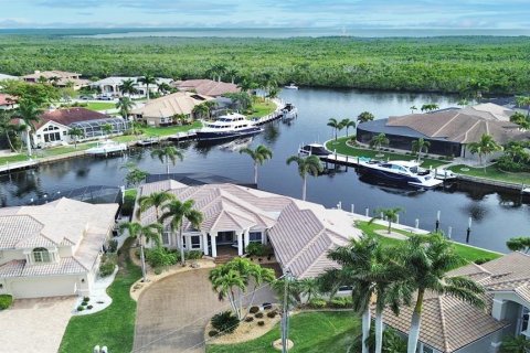 Villa ou maison à vendre à Punta Gorda, Floride: 3 chambres, 294.04 m2 № 1056408 - photo 2