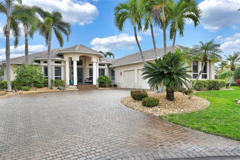 Villa ou maison à vendre à Punta Gorda, Floride: 3 chambres, 294.04 m2 № 1056408 - photo 1