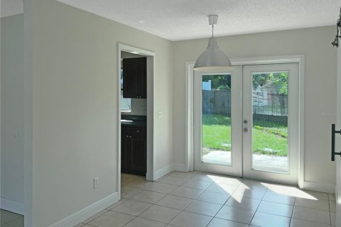 House in Tampa, Florida 3 bedrooms, 83.98 sq.m. № 1370124 - photo 15