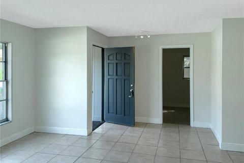 House in Tampa, Florida 3 bedrooms, 83.98 sq.m. № 1370124 - photo 4