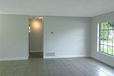 Casa en venta en Tampa, Florida, 3 dormitorios, 83.98 m2 № 1370124 - foto 10