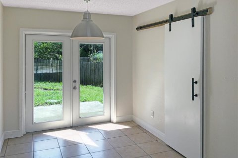 House in Tampa, Florida 3 bedrooms, 83.98 sq.m. № 1370124 - photo 11