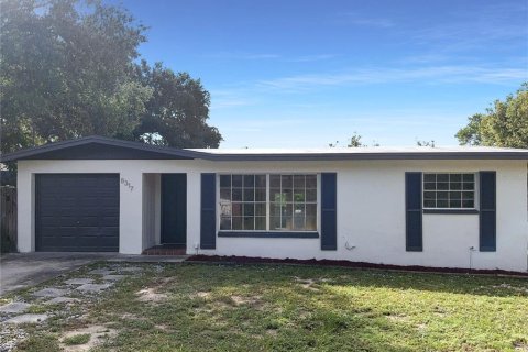 House in Tampa, Florida 3 bedrooms, 83.98 sq.m. № 1370124 - photo 1