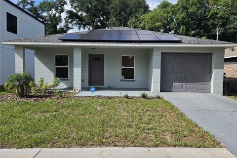 House in Tampa, Florida 4 bedrooms, 123.75 sq.m. № 1370084 - photo 1