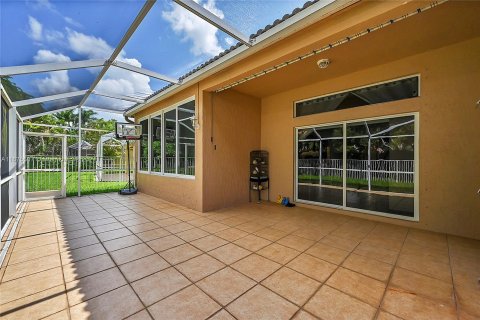 House in Weston, Florida 3 bedrooms, 194.26 sq.m. № 1401186 - photo 20