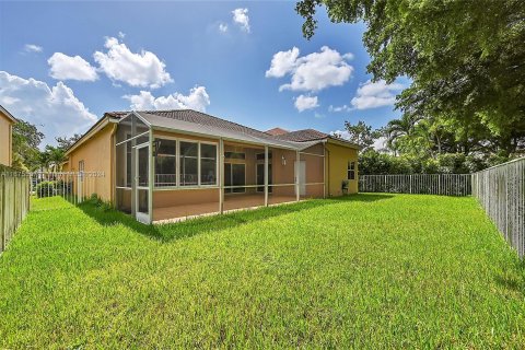 House in Weston, Florida 3 bedrooms, 194.26 sq.m. № 1401186 - photo 22