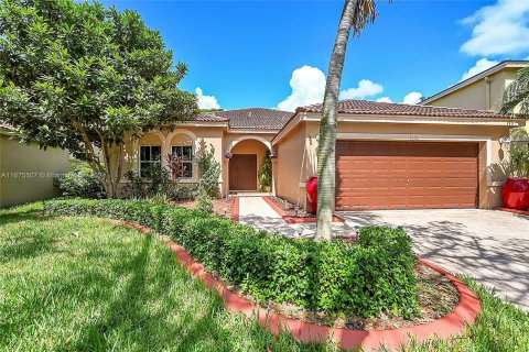 Villa ou maison à vendre à Weston, Floride: 3 chambres, 194.26 m2 № 1401186 - photo 1