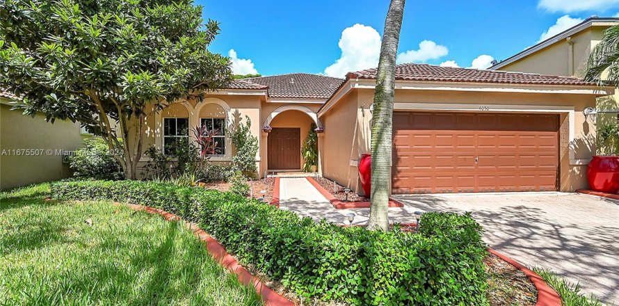 Villa ou maison à Weston, Floride 3 chambres, 194.26 m2 № 1401186