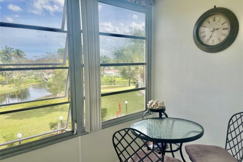 Condo in Lauderdale Lakes, Florida, 1 bedroom  № 1027062 - photo 25