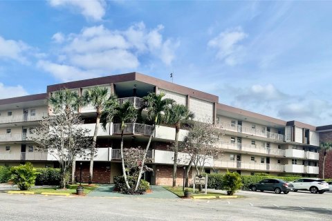 Condo in Lauderdale Lakes, Florida, 1 bedroom  № 1027062 - photo 6