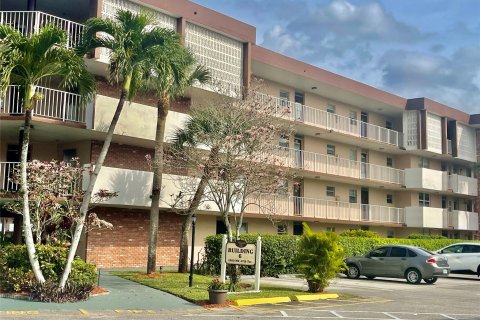 Condo in Lauderdale Lakes, Florida, 1 bedroom  № 1027062 - photo 7