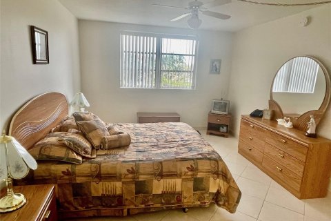 Condo in Lauderdale Lakes, Florida, 1 bedroom  № 1027062 - photo 18