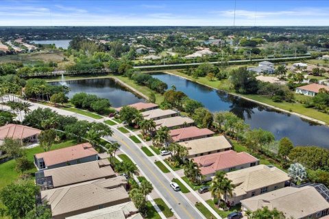 House in Lake Worth, Florida 3 bedrooms, 191.47 sq.m. № 1060338 - photo 25