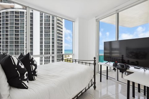 Condo in Sunny Isles Beach, Florida, 3 bedrooms  № 1409004 - photo 21