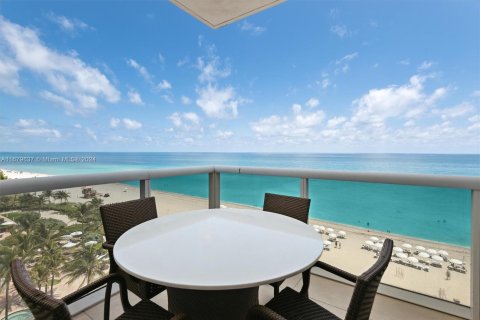 Condo in Sunny Isles Beach, Florida, 3 bedrooms  № 1409004 - photo 13