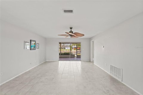 Villa ou maison à vendre à New Port Richey, Floride: 2 chambres, 158.86 m2 № 1254936 - photo 14