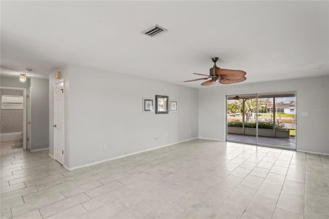 Villa ou maison à vendre à New Port Richey, Floride: 2 chambres, 158.86 m2 № 1254936 - photo 13