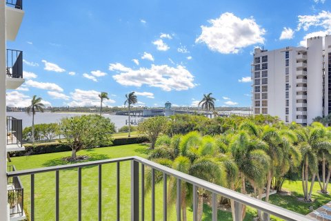 Condo in West Palm Beach, Florida, 2 bedrooms  № 1060267 - photo 14