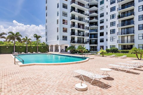 Condo in West Palm Beach, Florida, 2 bedrooms  № 1060267 - photo 10