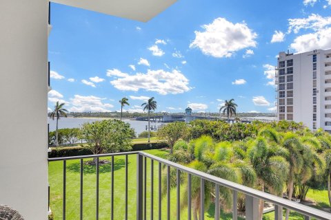 Condo in West Palm Beach, Florida, 2 bedrooms  № 1060267 - photo 16