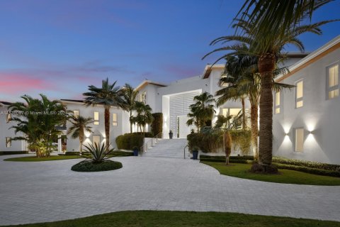 Casa en venta en Coral Gables, Florida, 8 dormitorios, 1761.71 m2 № 1017882 - foto 7