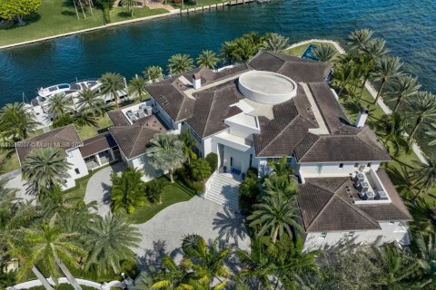 Casa en venta en Coral Gables, Florida, 8 dormitorios, 1761.71 m2 № 1017882 - foto 9