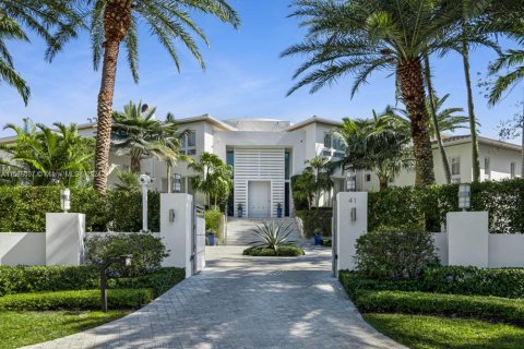 Casa en venta en Coral Gables, Florida, 8 dormitorios, 1761.71 m2 № 1017882 - foto 3