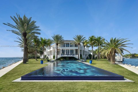 Casa en venta en Coral Gables, Florida, 8 dormitorios, 1761.71 m2 № 1017882 - foto 2