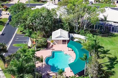House in Boynton Beach, Florida 3 bedrooms, 178.84 sq.m. № 1077013 - photo 1
