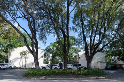 Купить таунхаус в Форт-Лодердейл, Флорида 2 спальни, № 1077131 - фото 6