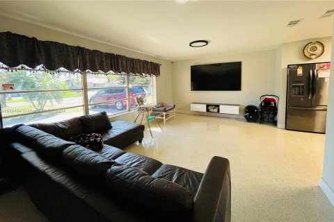 Casa en venta en Dania Beach, Florida, 3 dormitorios, 146.32 m2 № 1030805 - foto 10