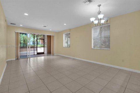 Copropriété à vendre à Sunrise, Floride: 2 chambres, 109.07 m2 № 1295210 - photo 11