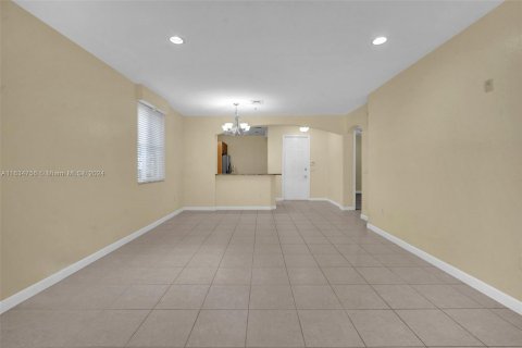 Copropriété à vendre à Sunrise, Floride: 2 chambres, 109.07 m2 № 1295210 - photo 12