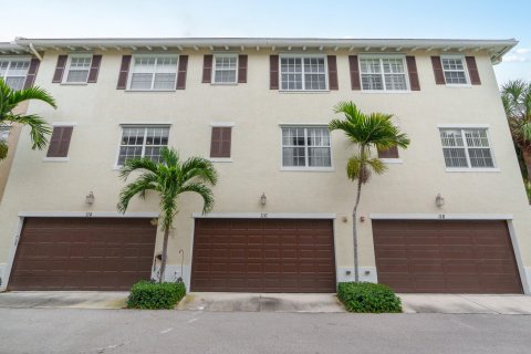 Townhouse in Delray Beach, Florida 3 bedrooms, 161.65 sq.m. № 1020184 - photo 16