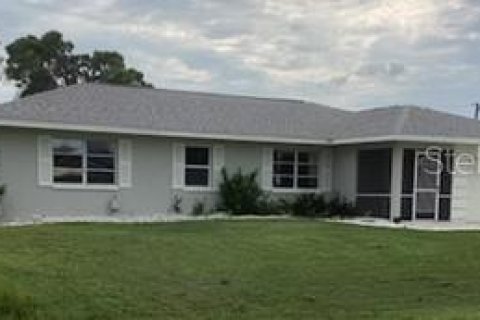 House in Port Charlotte, Florida 3 bedrooms, 161.93 sq.m. № 1385490 - photo 2