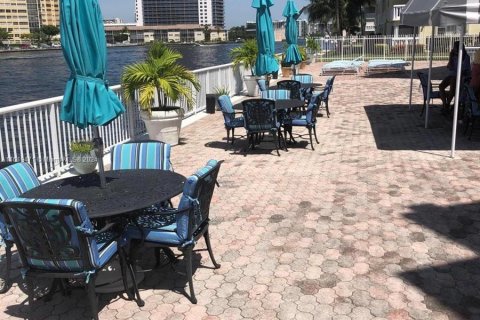 Copropriété à vendre à Hallandale Beach, Floride: 2 chambres, 87.79 m2 № 1240585 - photo 11