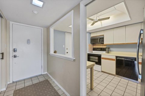 Condo in Sarasota, Florida, 2 bedrooms  № 1340609 - photo 13